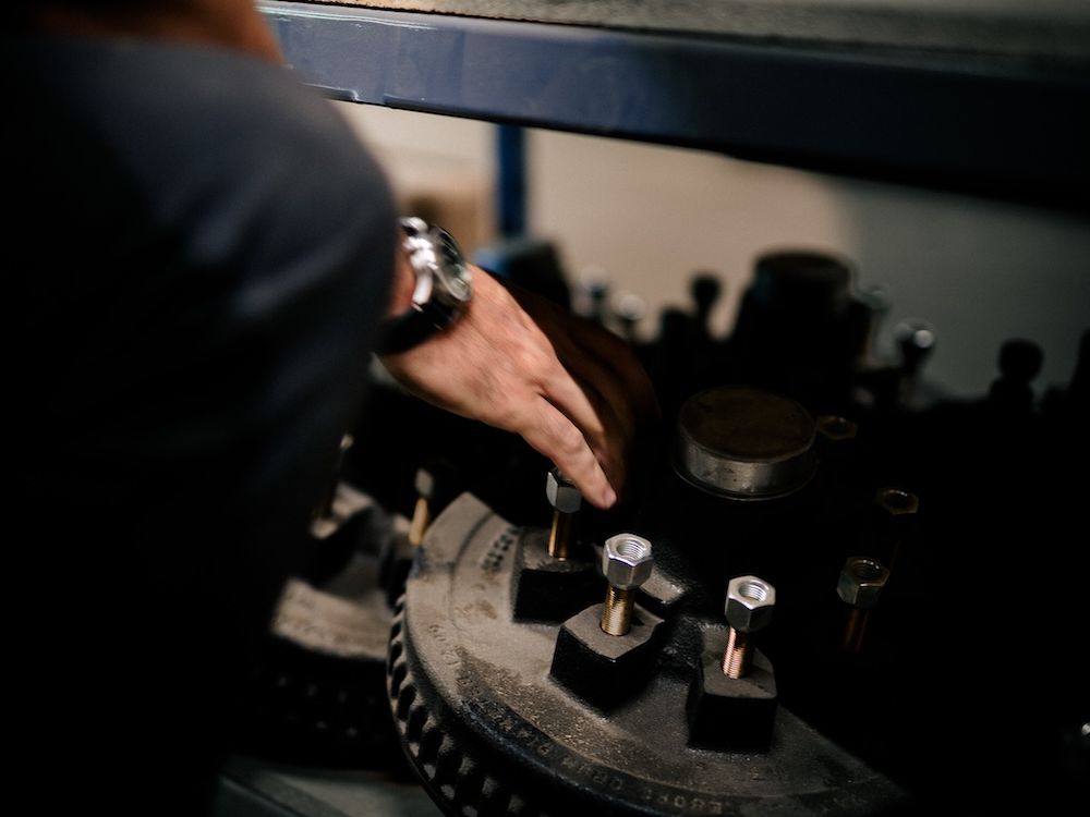 Hydraulic component service on a vocational body at Mach 6